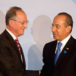 Photo: UNODC: UNODC Executive Director Antonio Maria Costa (left) with Mexican President Felipe Calderón Hinojosa, at the launch of the Mexico "Blue Heart"campaign against human trafficking, in Mexico City