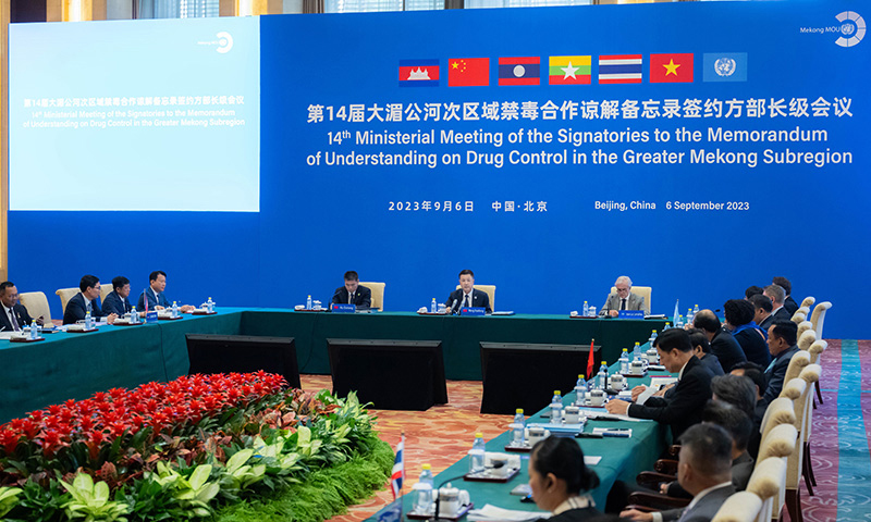 Ministers and senior officials from the six signatory States to the Mekong MOU and UNODC calling for greater cooperation through the Mekong MOU