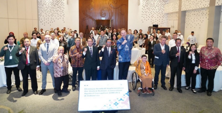 Participants gather at event held to revisit the implementation of UNCAC. Centre: Coordinating Minister for Political, Legal, and Security Affairs Mahfud MD, Jakarta, 13 November 2023.