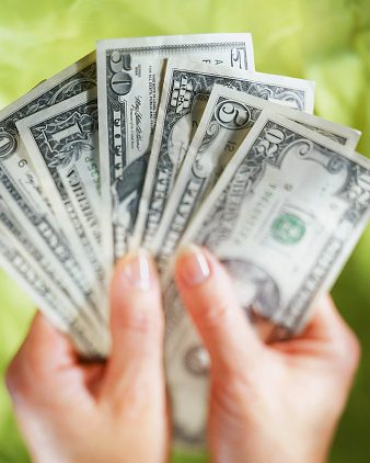 LEC  Lavagem de dinheiro: saiba o que é e como evitá-la na empresa