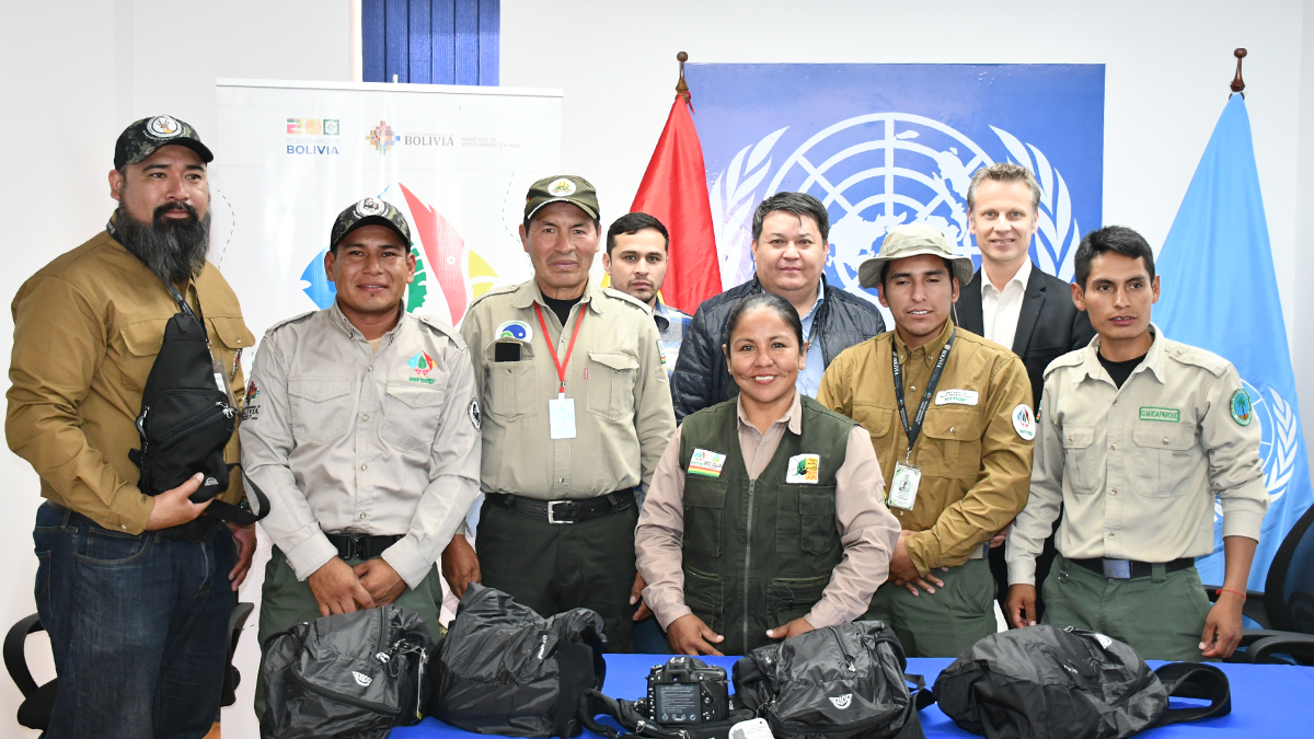 © UNODC Guardaparques recibiendo los premios de UNODC y SERNAP.