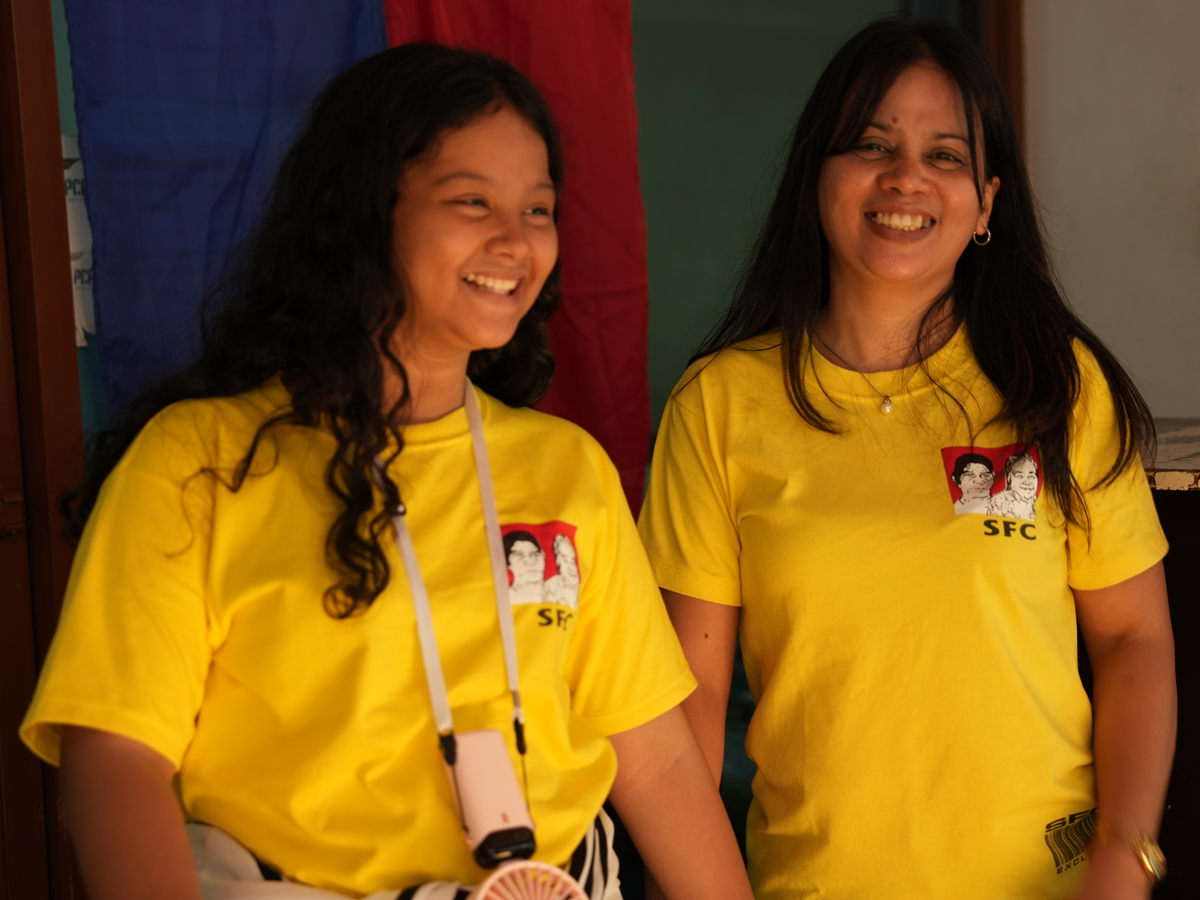 <p>Rowena Cruz (right) and her daughter Angelique met at the Strong Families Programme in Pasig City, Philippines<strong>.</strong></p>